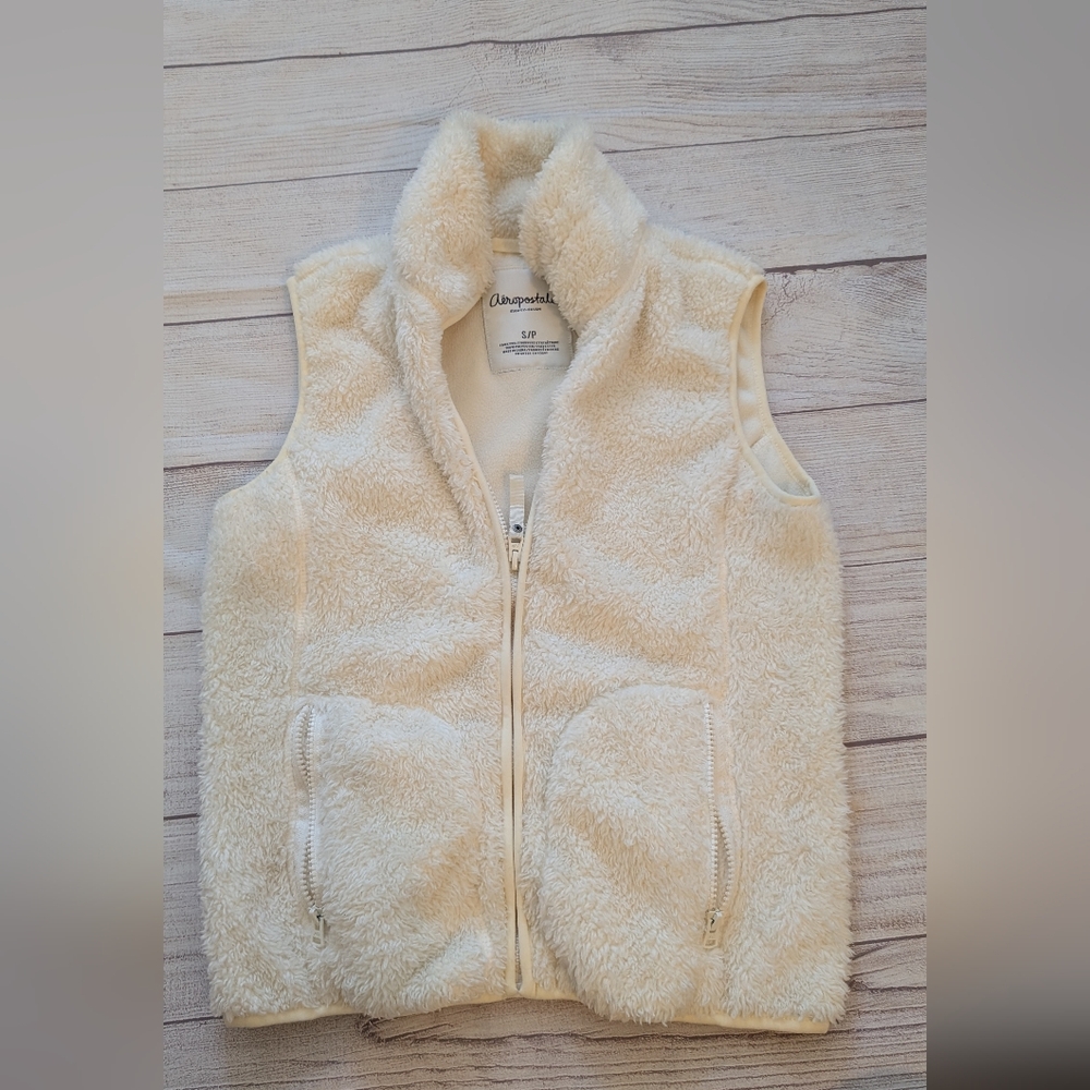 Aeropostale Minimalist Sherpa Fleece off white colored vest. Size Small